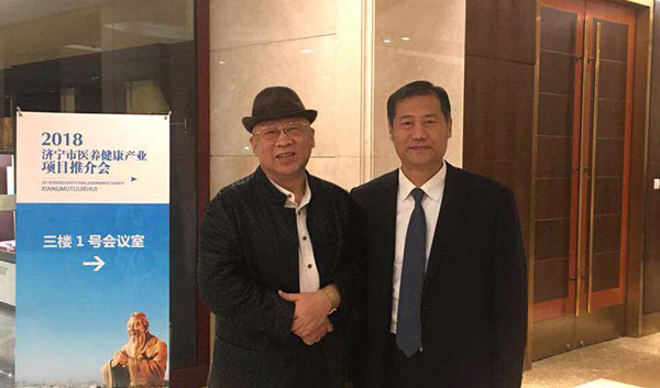 ●董事長(zhǎng)與柳市長(zhǎng)在一起